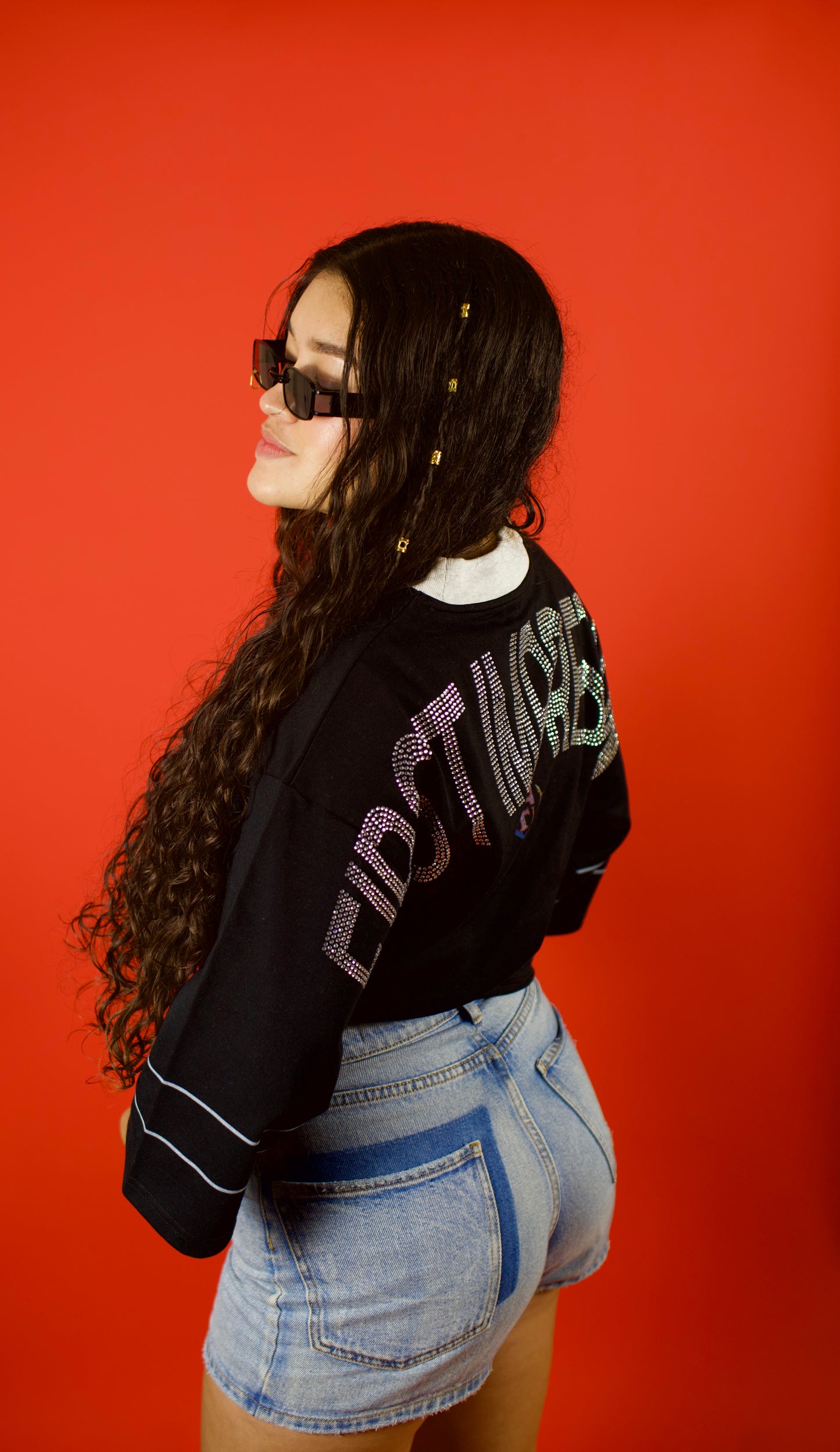 FIRST IMPRESSION CROPPED T-SHIRT